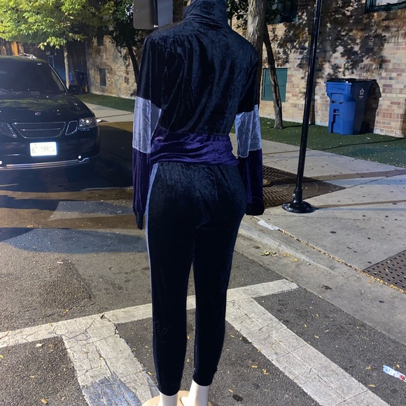 Stylish 2pc Velvet Set - Picture 3 of 7